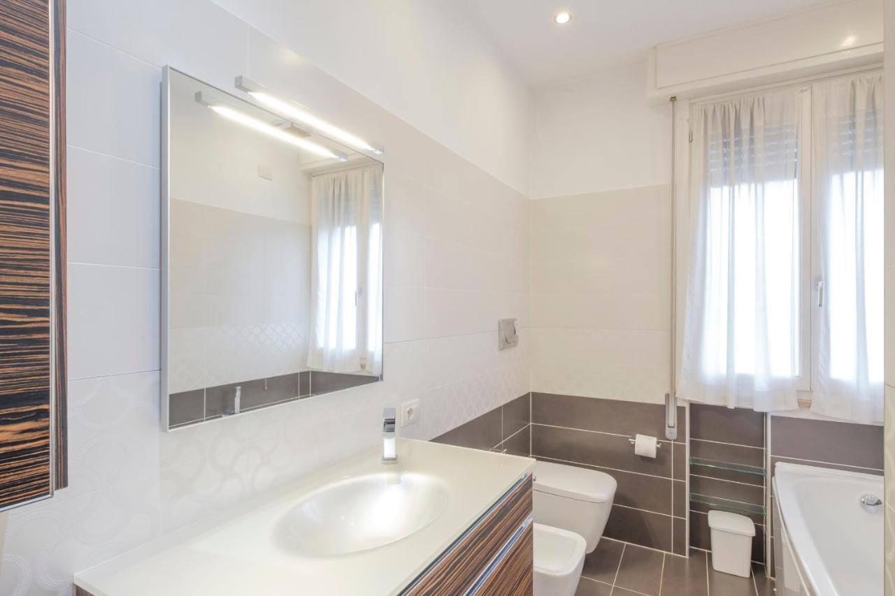 Aura Home Sirmione - 2 Bedrooms Apartment Eksteriør billede